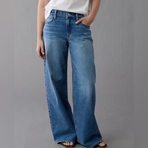 AE Dreamy Drape Strigid Low-Rise Ultra Wide-Leg Jean size 8 short